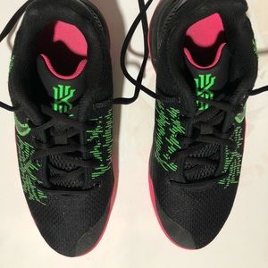 Nike girls basketball shoes size 5.5